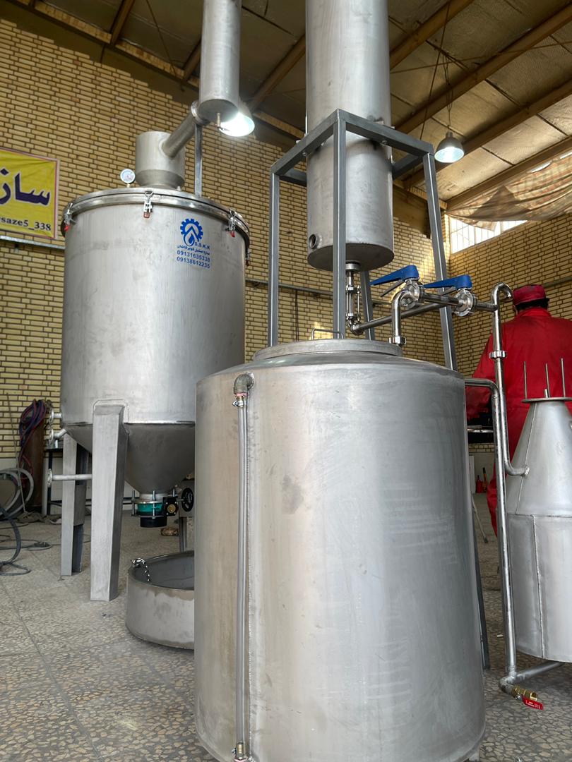 دستگاه تقطیر صنعتی عرقیات 1200 لیتری 3 دستگاه تقطیر صنعتی عرقیات 1200 لیتری